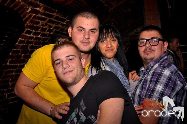 Vineri noaptea în Club Escape, 