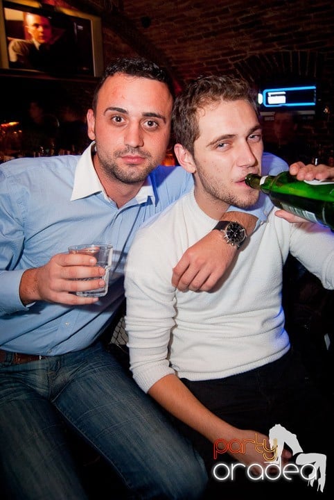 Vineri noaptea în Club Escape, 