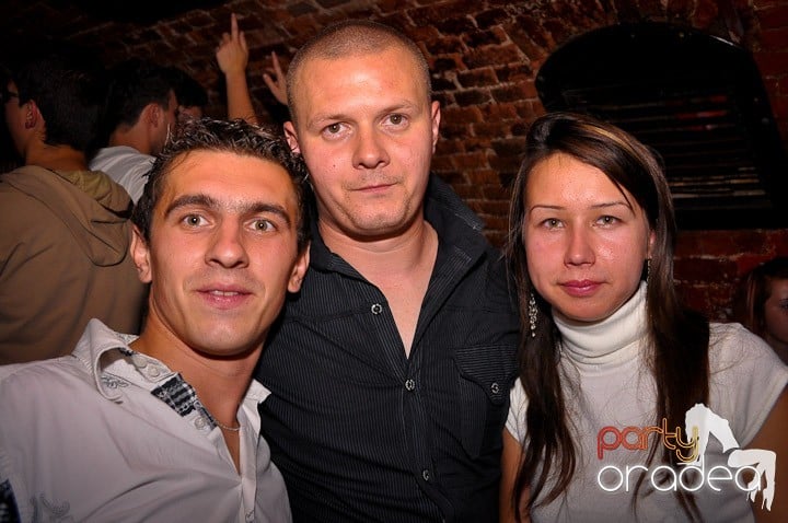 Vineri noaptea în Club Escape, 