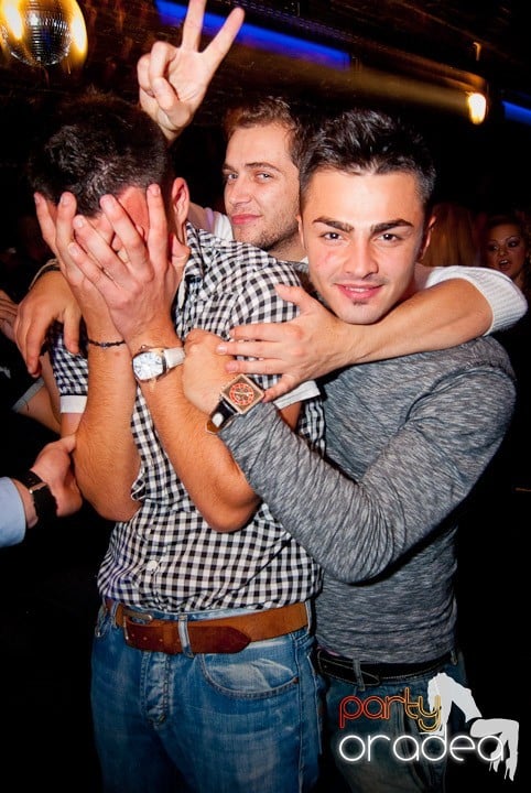 Vineri noaptea în Club Escape, 