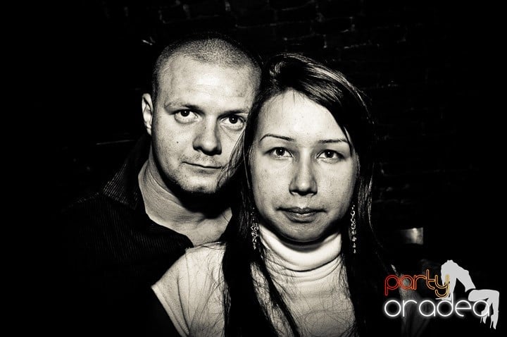 Vineri noaptea în Club Escape, 