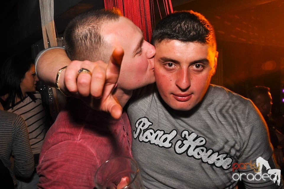 Vineri noaptea în Club Life, 