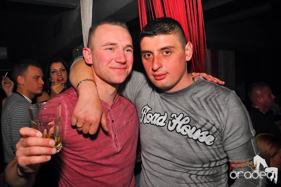 Vineri noaptea în Club Life, 