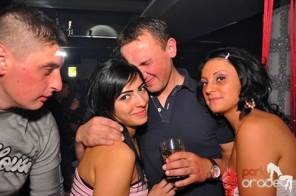 Vineri noaptea în Club Life, 