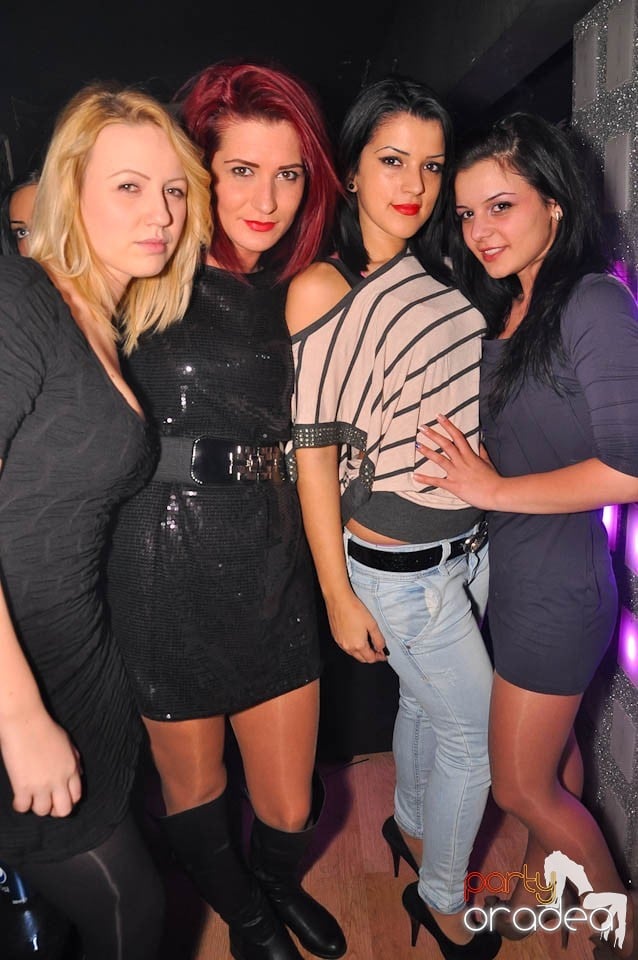 Vineri noaptea în Club Life, 