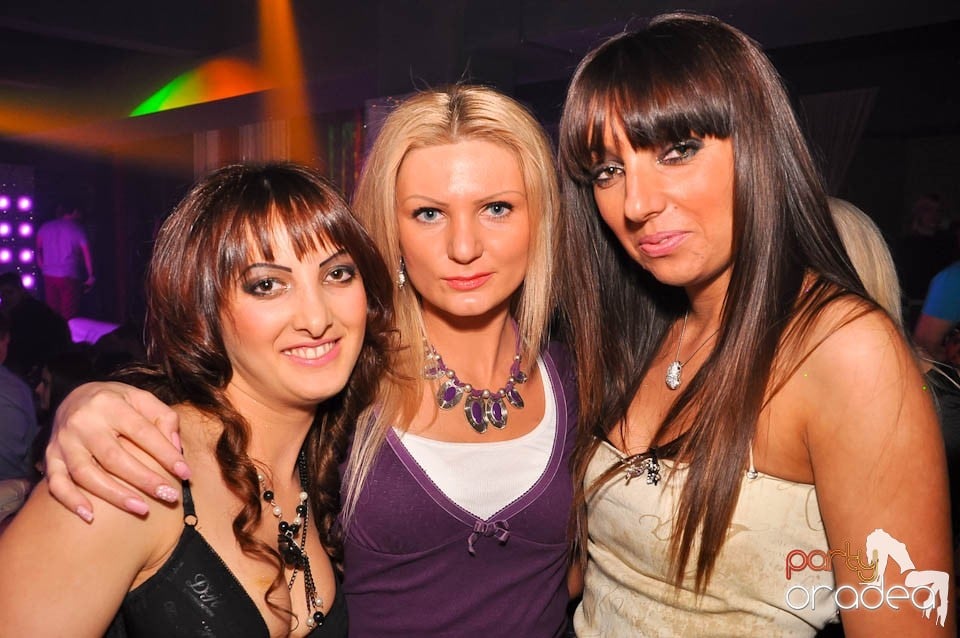 Vineri noaptea în Club Life, 