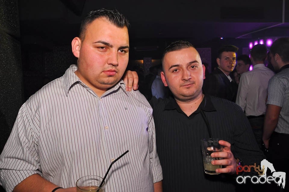 Vineri noaptea în Club Life, 