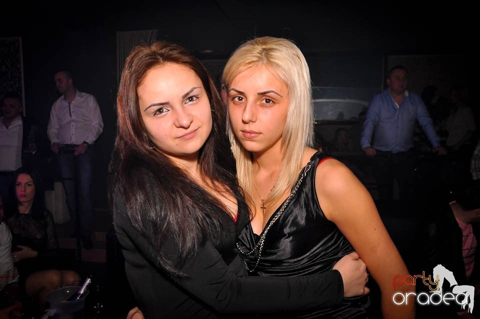 Vineri noaptea în Club Life, 