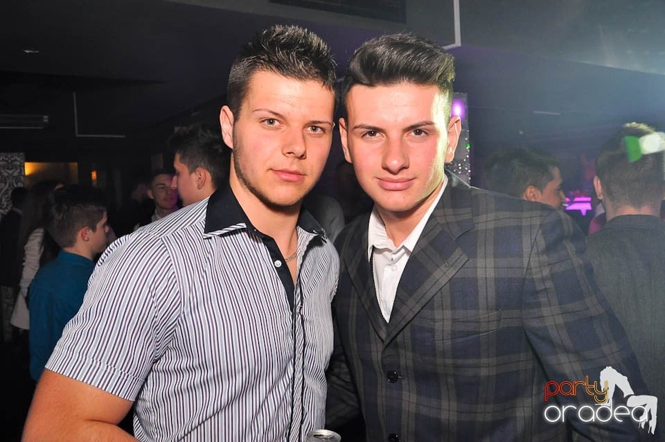 Vineri noaptea în Club Life, 