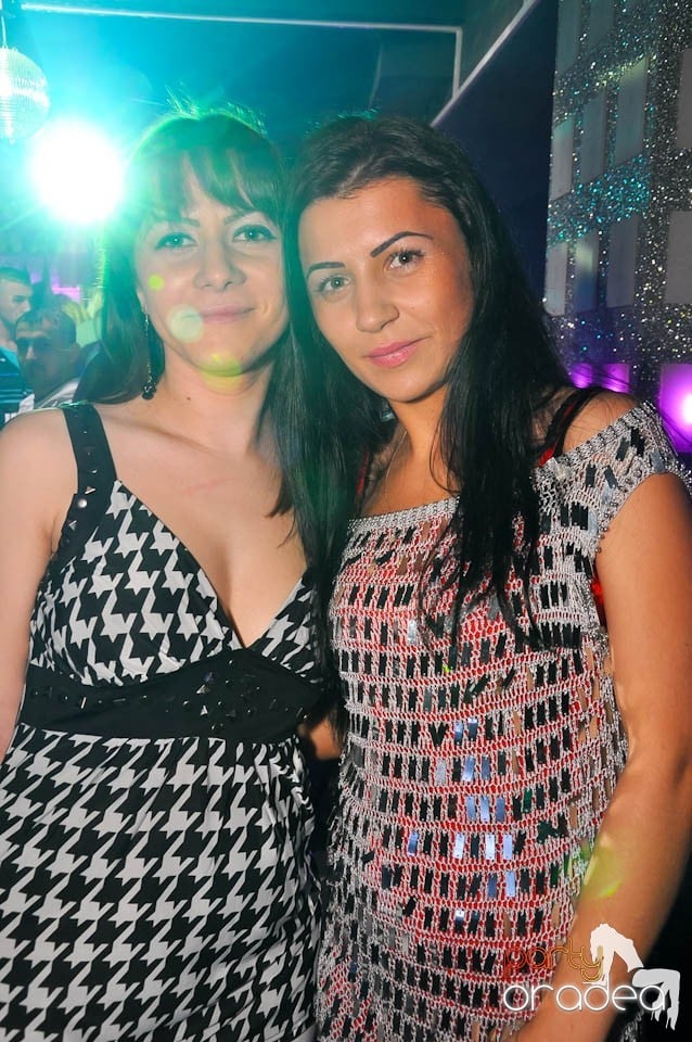Vineri noaptea în Club Life, 