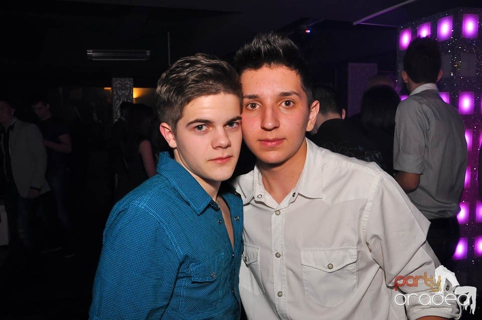 Vineri noaptea în Club Life, 