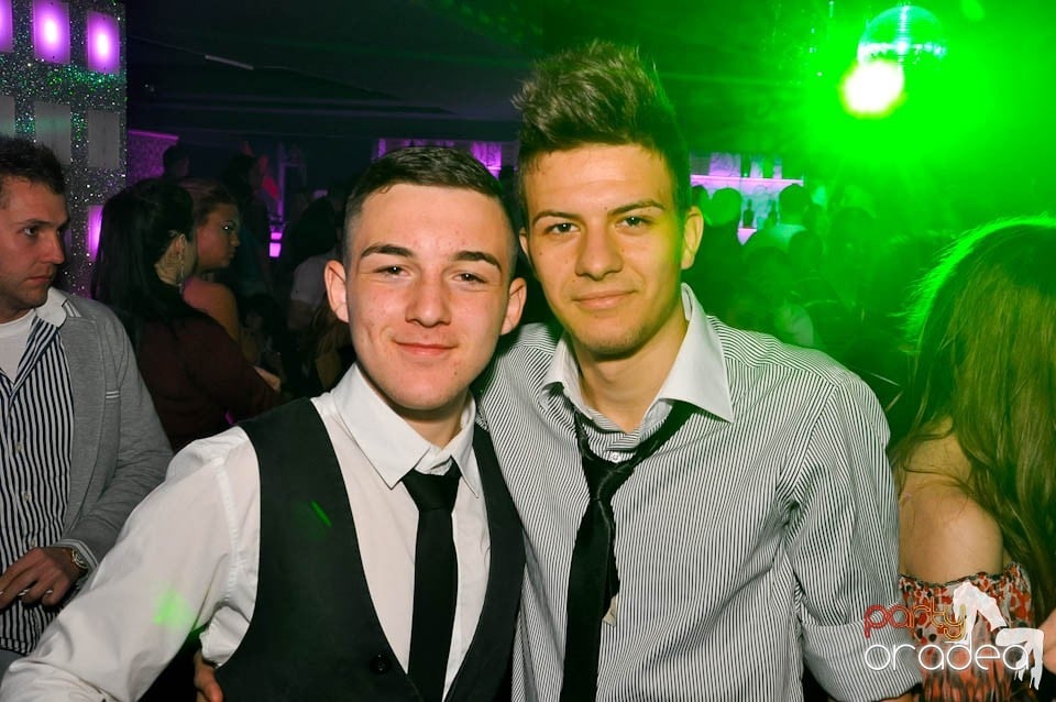 Vineri noaptea în Club Life, 