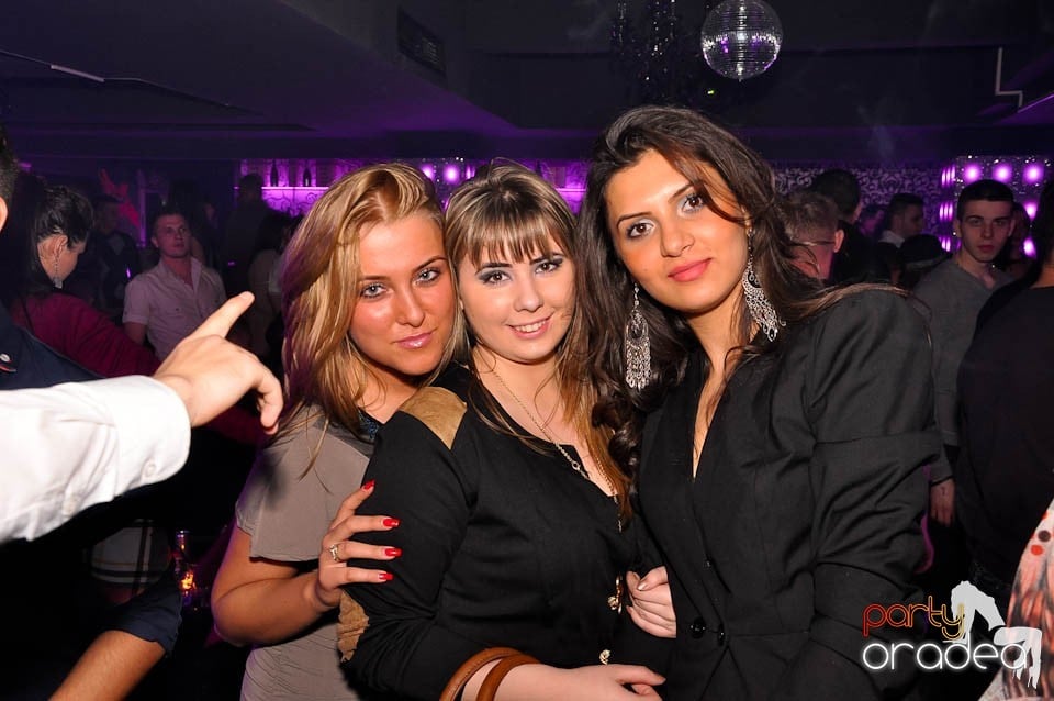 Vineri noaptea în Club Life, 