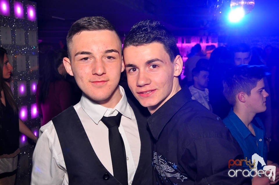 Vineri noaptea în Club Life, 