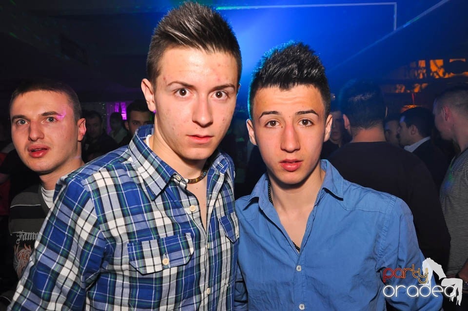 Vineri noaptea în Club Life, 