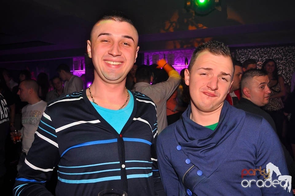 Vineri noaptea în Club Life, 