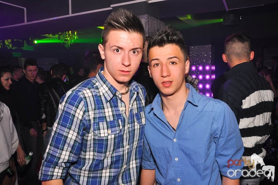 Vineri noaptea în Club Life, 