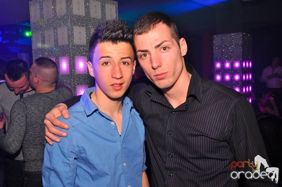 Vineri noaptea în Club Life, 