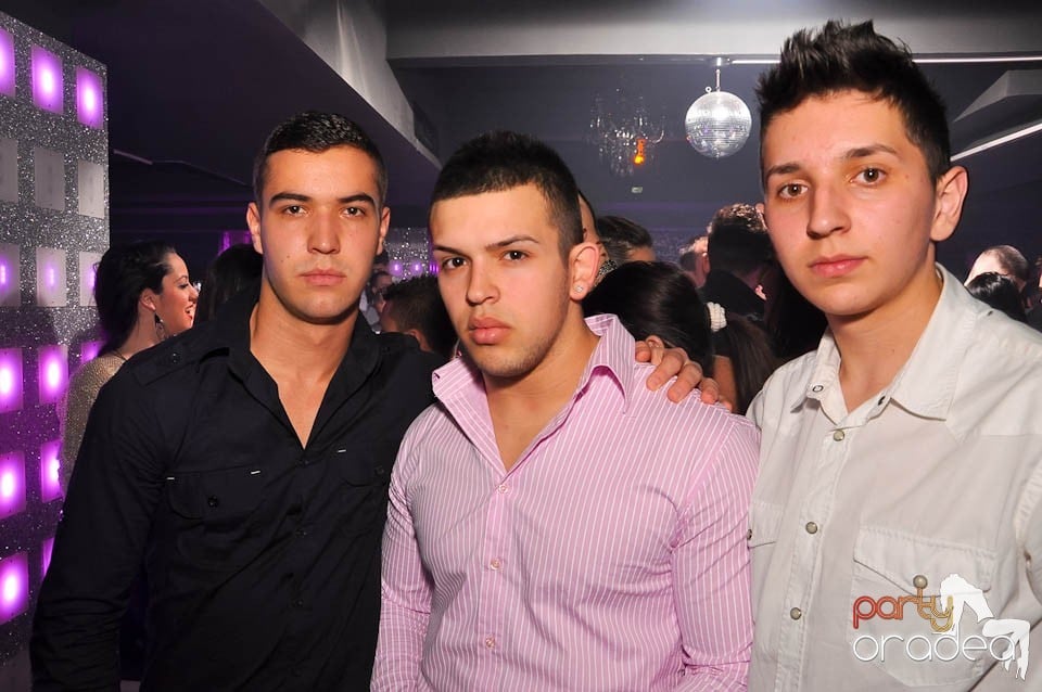 Vineri noaptea în Club Life, 