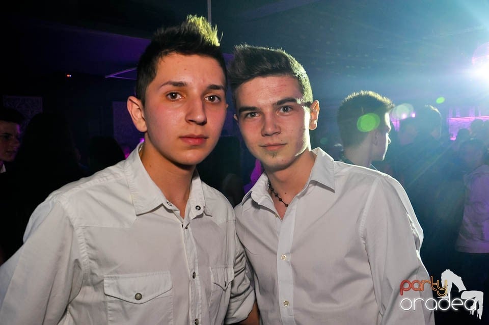 Vineri noaptea în Club Life, 