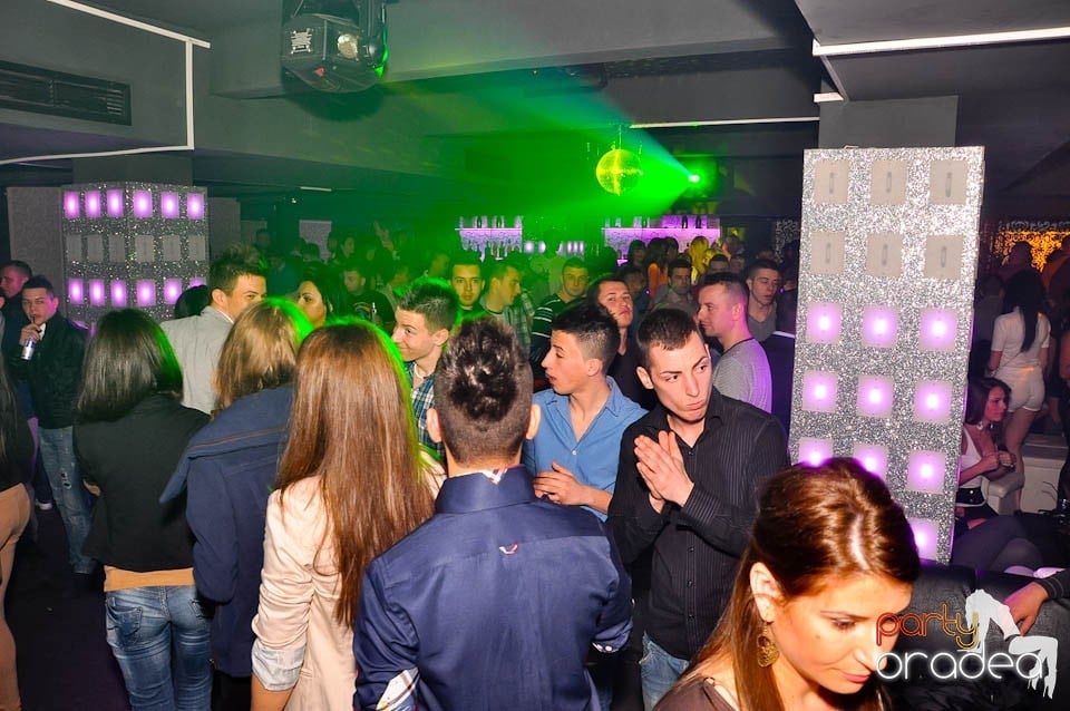 Vineri noaptea în Club Life, 