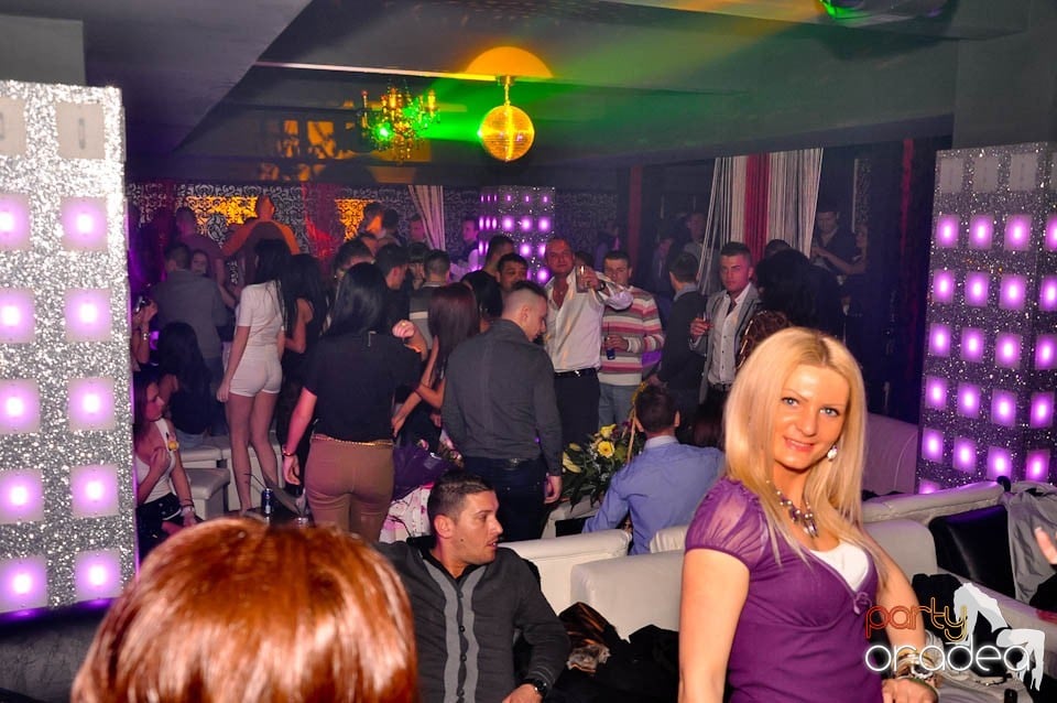 Vineri noaptea în Club Life, 