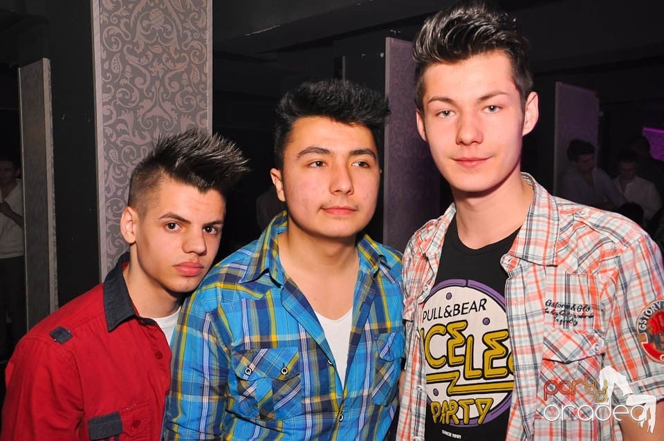 Vineri noaptea în Club Life, 