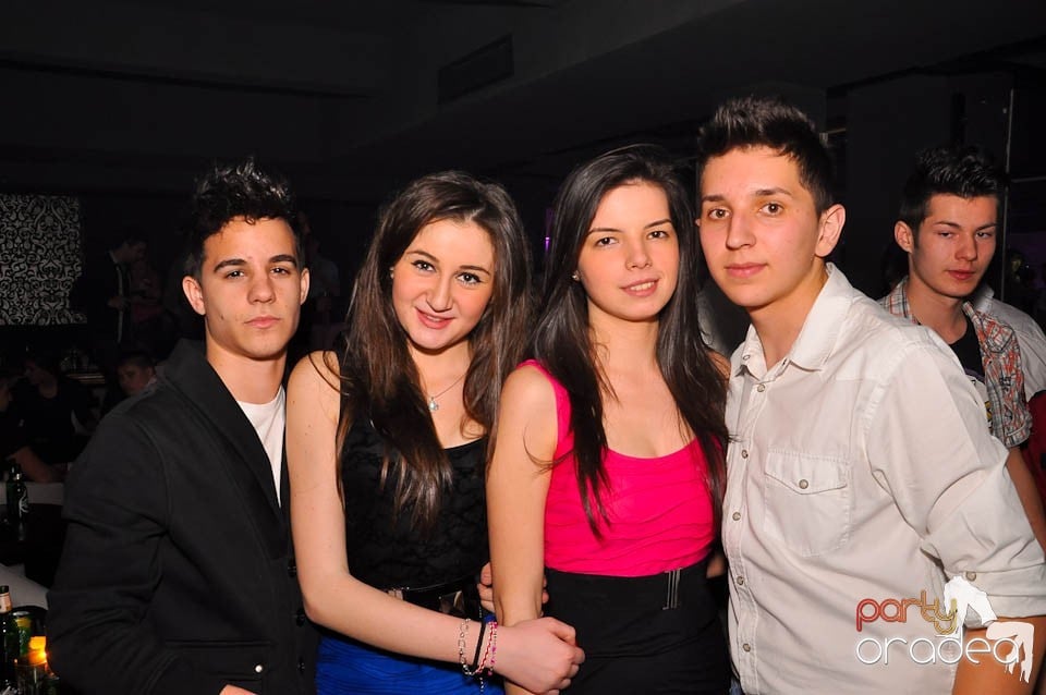 Vineri noaptea în Club Life, 