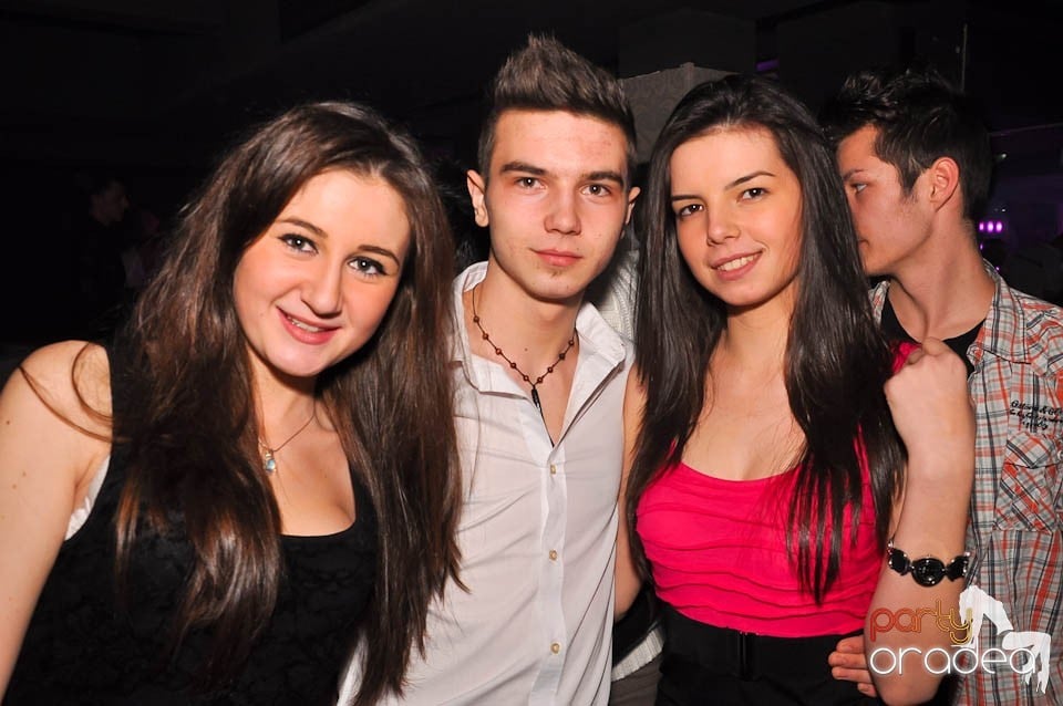 Vineri noaptea în Club Life, 