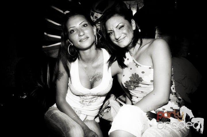 Vineri noaptea în Club Life, 