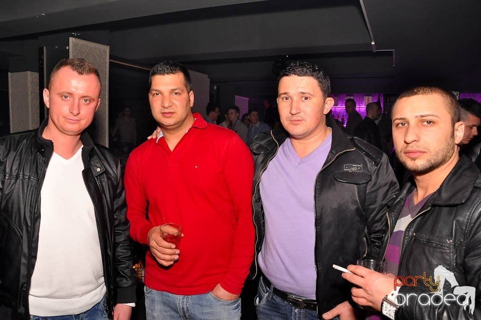 Vineri noaptea în Club Life, 