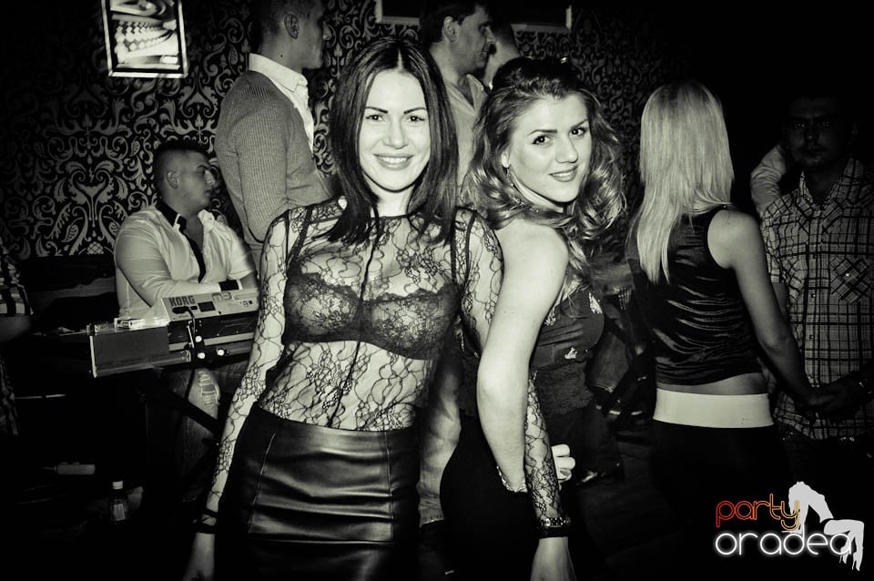 Vineri noaptea în Club Life, 