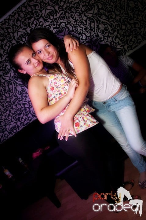 Vineri noaptea în Club Life, 