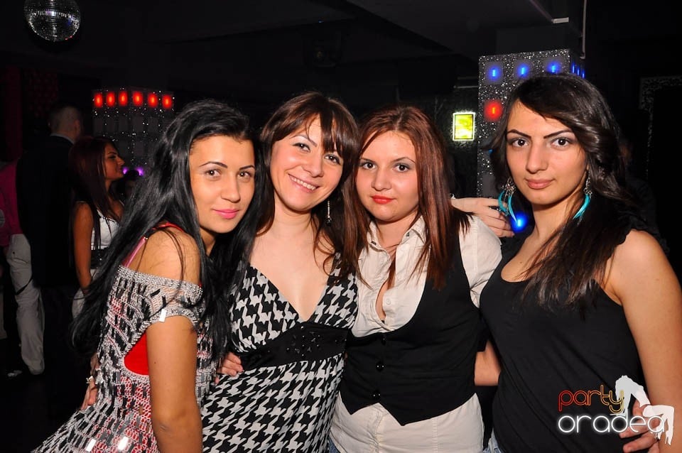 Vineri noaptea în Club Life, 