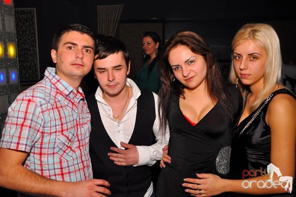 Vineri noaptea în Club Life, 