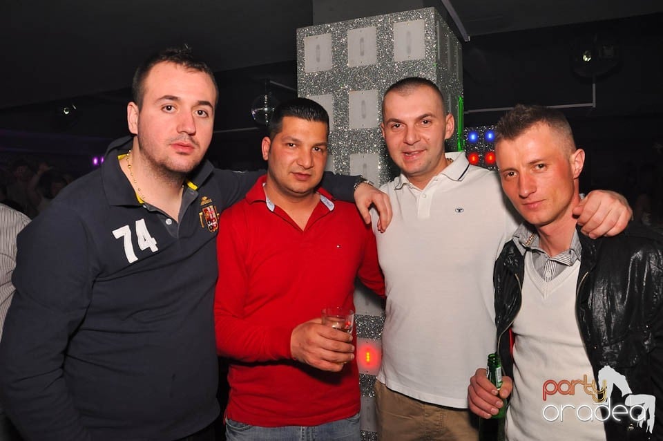 Vineri noaptea în Club Life, 
