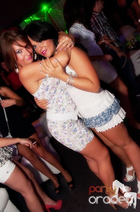 Vineri noaptea în Club Life, 