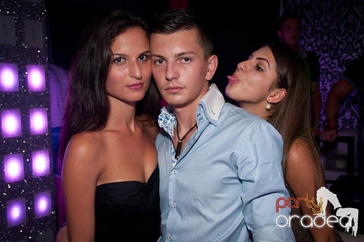 Vineri noaptea în Club Life, 
