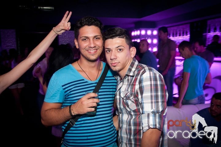 Vineri noaptea în Club Life, 