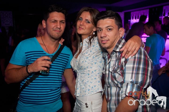 Vineri noaptea în Club Life, 