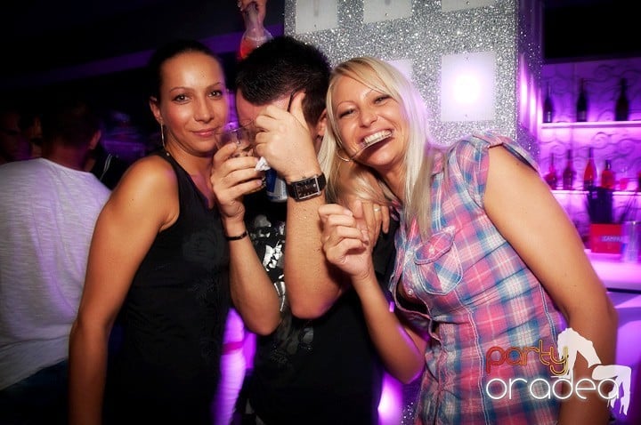 Vineri noaptea în Club Life, 