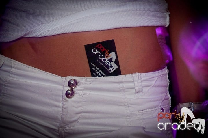 Vineri noaptea în Club Life, 