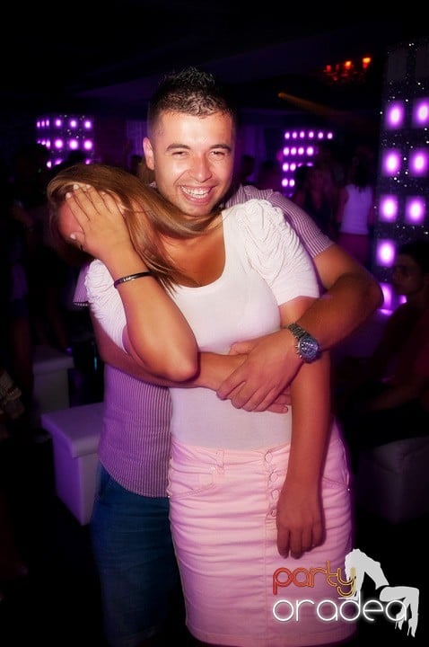 Vineri noaptea în Club Life, 