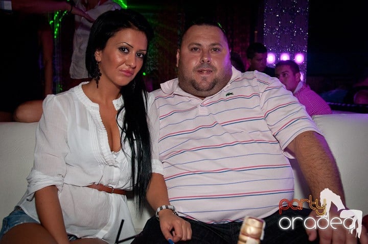 Vineri noaptea în Club Life, 