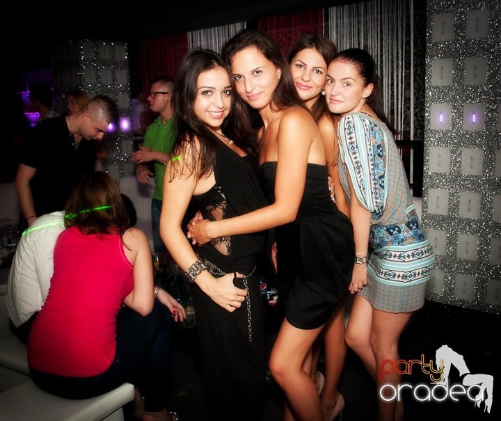 Vineri noaptea în Club Life, 