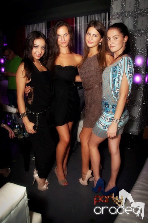 Vineri noaptea în Club Life, 