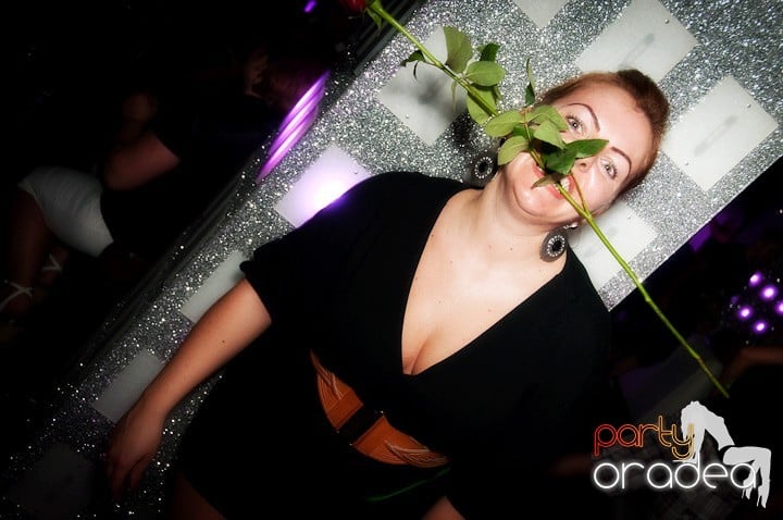 Vineri noaptea în Club Life, 