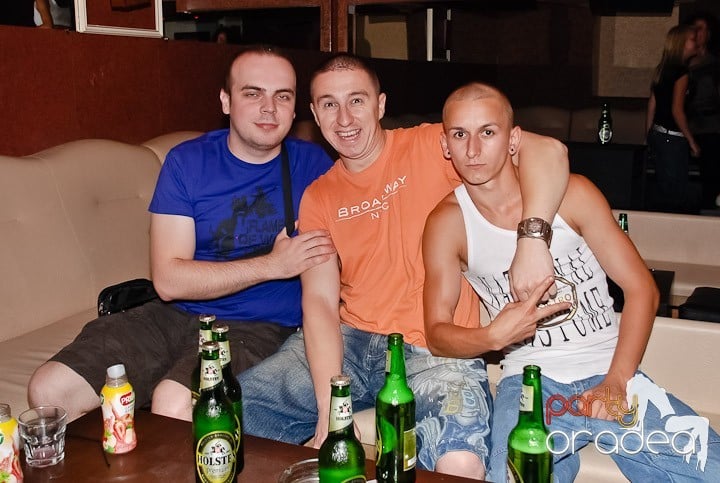 Vineri noaptea în Club Seven, 