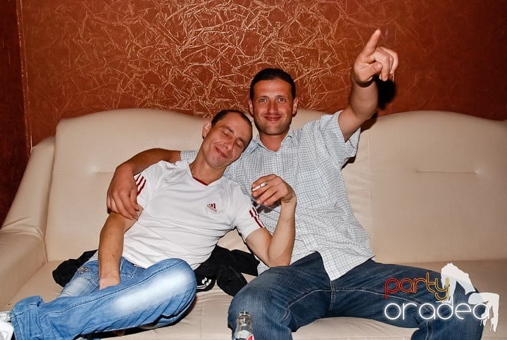 Vineri noaptea în Club Seven, 