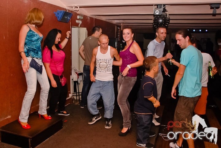 Vineri noaptea în Club Seven, 